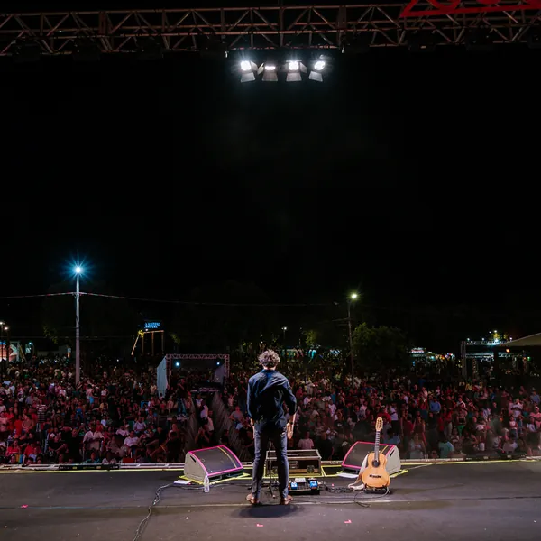 Yassir Chediak em apresentação ao vivo — foto 10