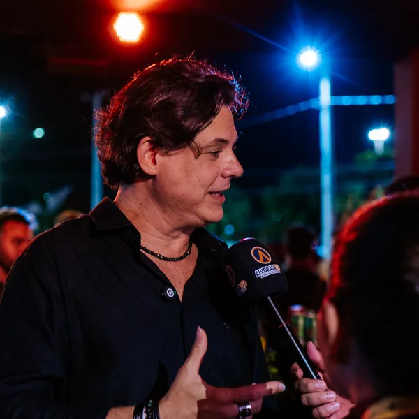 Yassir Chediak em apresentação ao vivo — foto 11