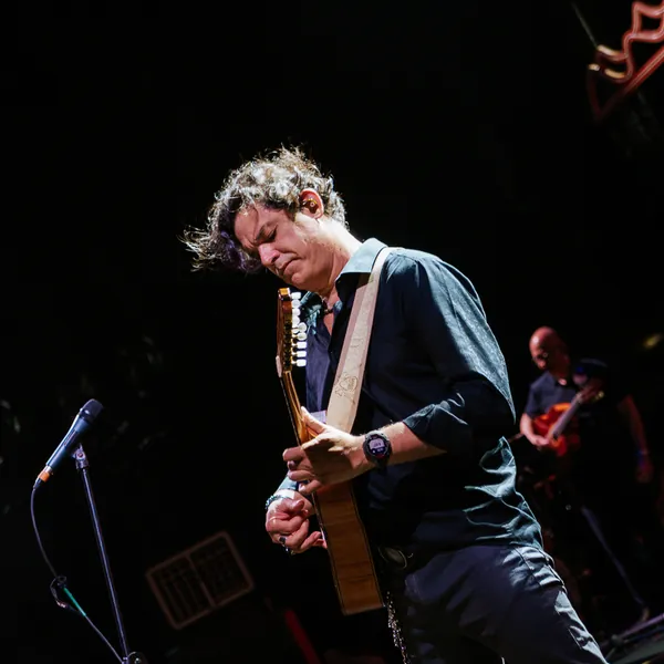 Yassir Chediak em apresentação ao vivo — foto 4