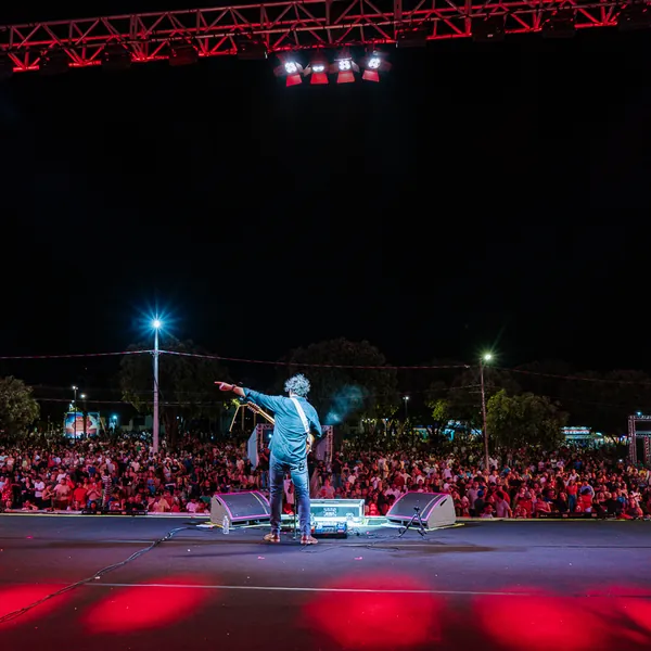 Yassir Chediak em apresentação ao vivo — foto 7